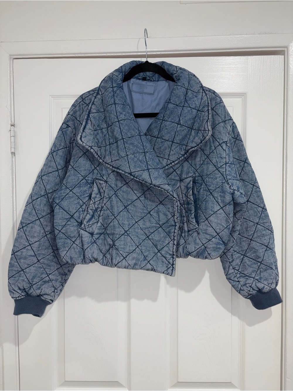 [BLANKNYC] Quilted, Cropped, Bomber Jacket (M)